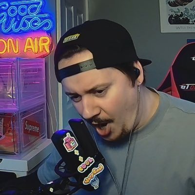 GlitchGolder Profile