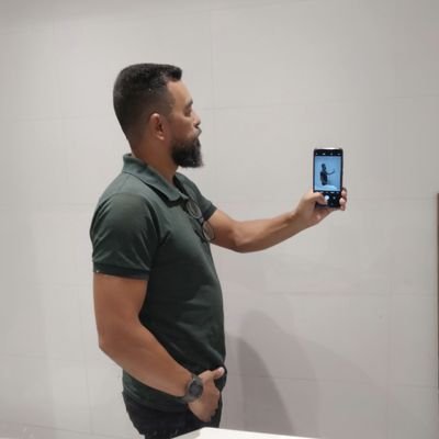 Sou uma pessoa movida por valores sólidos e inegociáveis: Deus, Pátria e Família. Defensor convicto do direito à autodefesa.