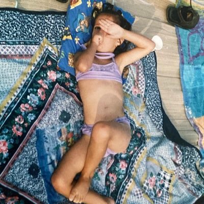 laurianabee's profile picture. a la mierda