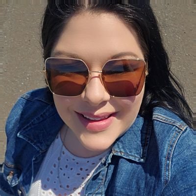 I ❤️ Life & My Fam 👪 Canadian Gal 🍁 & College Grad 🎓 of Social Service Worker & Common Core Hard Rock Miner 🪨, studying at Cape Breton University BACS📚📖