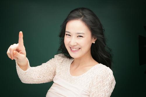 CBS 아나운서 입니다. 외모는 순정만화 행동은 명랑만화. 식성은 대한민국 아저씨. 발 사이즈 260.
현재 표준FM 93.9Mhz에서 '12시에 만납시다. 김필원입니다'를 진행하고 있습니다.