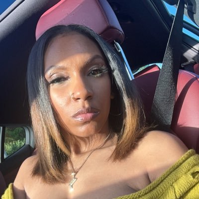 I am...the G in UGK, the strings on PRINCE's guitar, the words from COLE's lips, the STEELERS's first round draft pick. Yoni connoisseur 💦✨CEO of Feminine