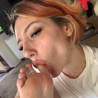 18+ (づ ◕‿◕ )づ welcome to my world | make believe | feet stuff 👣 | asmr