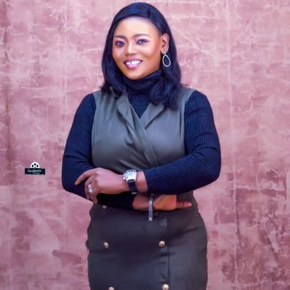 Trained Historian-Educator. Digital Marketing Communications. Humanists. Proud Nigerian. Arsenal fan.
280 characters cannot describe me. Fellow, @CentreStepup