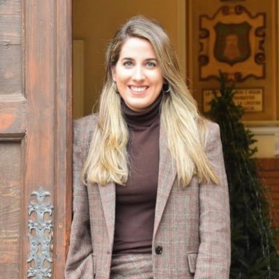 Graduada en Derecho y Ciencias Políticas (@UAM_Madrid). Secretaria-Interventora y Secretaria de Entrada de la Administración Local #FHCN