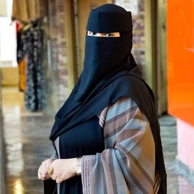 اختر خليلَ قلبڪ بحڪمةٍ،
فليست ڪلّ القلوب بالقلوب تليقُ ،
واختر لنفسڪ شخصًا إذا قَست عليڪ الأيام ،
يڪن لڪ فيه عشمٌ لا يخيب