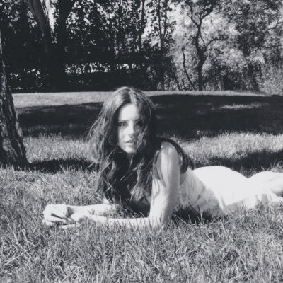 m0neypow3rglory's profile picture. life is a velvet crowbar, hitting you over the head. just here to girlblog ✨