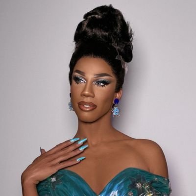 I just love Naomi Smalls. FOR #JENO. The vibrations of the music get my body groovin'
she/her