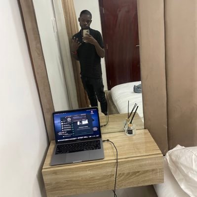 Muslim | Phone Vendor📱| Estate surveyor and valuer |🇳🇬|MUFC ❤️ |Ffb