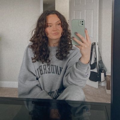 jennaogle's profile picture. 