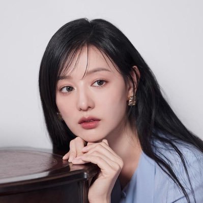 jiwoncaptures's profile picture. #KimJiwon #김지원