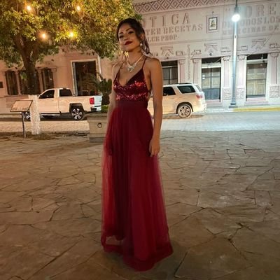 El mar es más grande pero yo soy más salada, pisteo entre semana, me mmn las batallas de freestyle, probablemente soy todo lo que tú mamá te dijo que estaba mal