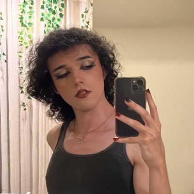 chucky_kasiski's profile picture. aspiring illustrator🎨       they/them             Lvl 20.