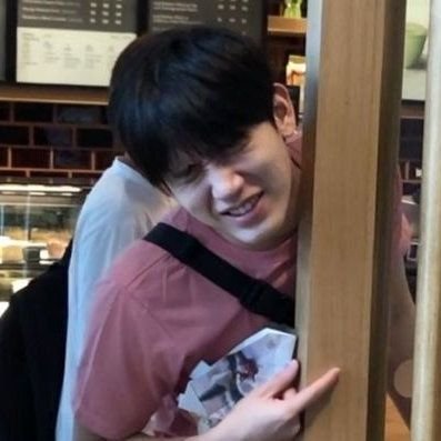 newwiee199852's profile picture. 