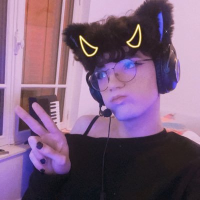 Wearing skirts is cool 👍| 22 | 🇫🇷 | Come talk to me on my OF ! 🫶