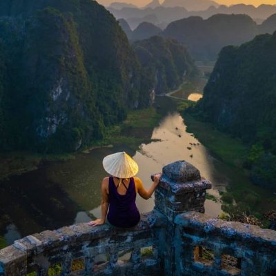 Explore the world with us !
We'll journey to iconic landmarks, dive into diverse cultures, and create unforgettable memories.
Follow us for new destinations ✈
