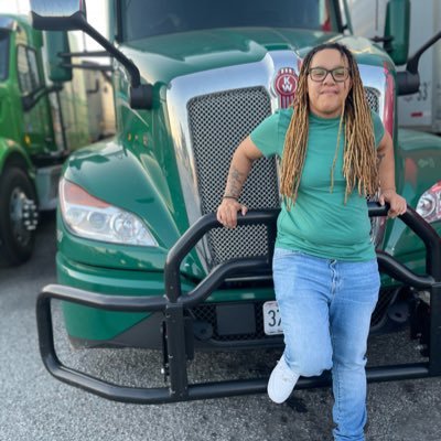 Trucker 🚛 Scorpio ♏️ Bookworm 🤓 Hopeless Romantic ❤️