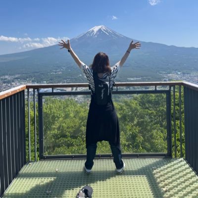 笑顔溢れる毎日にするべく、日々チャレンジしている53歳。趣味はツーリング、ウォーキング、ジョギング、そして山登り。 ELIMINATOR SEに乗っています。SFは回復志向。大好きな言葉は「あなたの笑顔はみんなを笑顔にする」