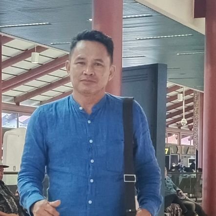 Aku bukan berasal dari yang putih Tapi Ingin nenjadi yang lebih baik dan bermanfaat.