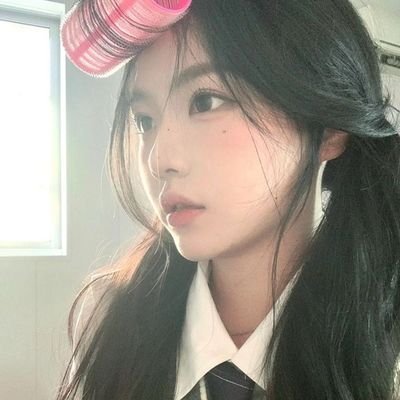 yyirenwang's profile picture. orangny emg sering mengeluh maaf yh