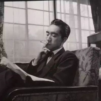 Avan_Guarda's profile picture. 🌒 combat seul, en individu libre, loin de désirer le sacrifice pour qu'une incapacité en remplace une autre et qu'un nouveau pouvoir triomphe de l'ancien.