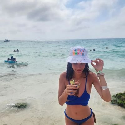 Ahora yo ya no me arrepiento, ya me la paso sonriendo 🌊💃🏻