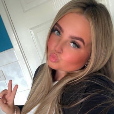 chloebethsim Profile Picture