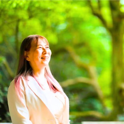 700人の収入・人生を変えたコーチング|月30〜100万のコーチングの先生を20名以上排出|メルマガ登録者3000名|独自ツール「すまいるすごろく」開発者|㈱しんぷるすまいる代表|コーチングを広めて日本一周|開発商品10種・出版10冊|プレゼントはこちらhttps://t.co/2fr7ZxrlIr