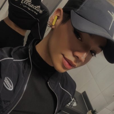 Flopdin11's profile picture. 