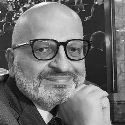 اب و زوج، لبناني عربي مؤمن ببناء الانسان اولا رئيس مجلس التنفيذيين اللبنانيين - رئيس شركة الف