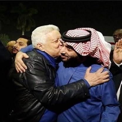 بحب الآهلي وبحب الناس الا بتحب الاهلي وبحب اليوم الا شجعت فيه الآهلي وبحب الوقت الا بتفرج فيه علي الآهلي وبحب اتكلم عن الآهلي وبحب فرحة مكسب الآهلي ❤