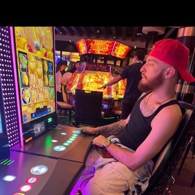 mingoszn's profile picture. 狂気を始めましょう