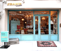 OSAKA新大阪発☆アンティーク家具＆雑貨・ヴィンテージショップ……JEANE collectablesです。。ロサンゼルスより当店スタッフが直接買い付けしています。。アンティーク・ヴィンテージ家具・雑貨・小物を中心に販売しています。。ヴィンテージバービーなども…（＾Ｏ＾☆♪