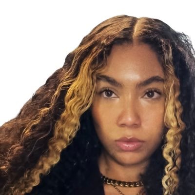 Making the Mundane Sexy 💋 | BUSINESS • LIFE • FITNESS | 🛰️ Marketing & Brand Leader | 💅 Co-Founder & CMO of MAGIK