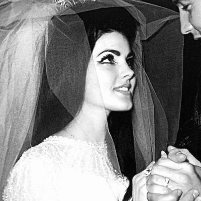 adiaryofsa's profile picture. books & some random thought♡*･.｡*🦢