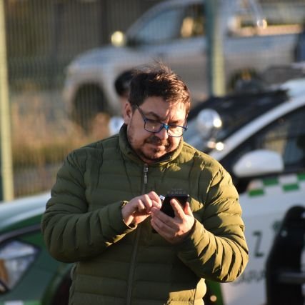 Feliz en #Patagonia Periodista y Director de @radiogenialfm y +GenialTV #Coyhaique Estoy en transición constante entre la Tele Electra y #Netflix