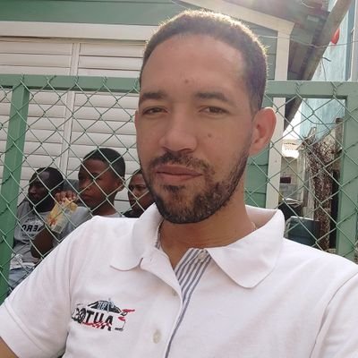 un joven Rescatista de profesión, emprendedor , me gustan los viajes por eso e creado @VIAJERARADIO