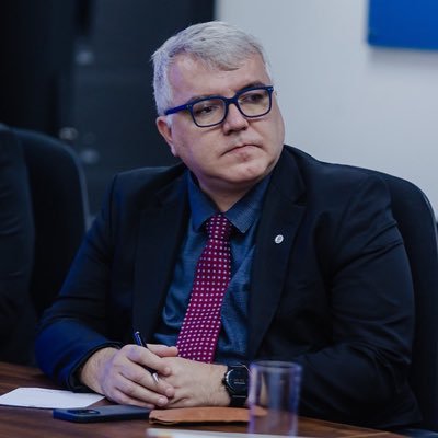 Administrador,publicitário e jornalista.Trabalhando na área de ciência,tecnologia e inovação.