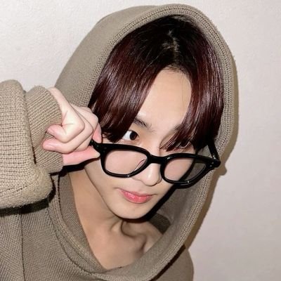 ☁ #ENHYPEN ; this cute user that goes by SHE/HER pronouns promise to STAY with ENHYPEN for the rest of her life.