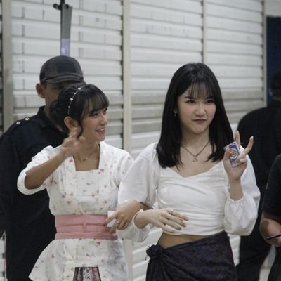 verroine's profile picture. hanya fans yang mencintai Freya dan Marsha 

@Farishd23