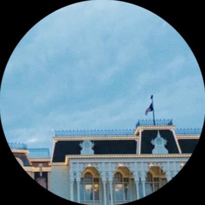 nanana131447's profile picture. 