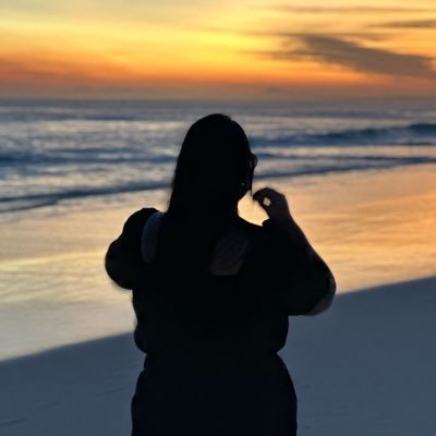 Mais importante que encontrar a felicidade é aprender a ser feliz sem depender de algo ou alguém.