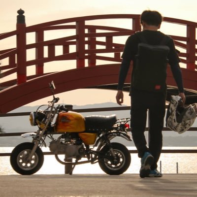 Apemaron1's profile picture. ゴリラ／小鳥／工具／反ワクチン／フェミニズム過激派／陰謀論信者／地球平面説信奉者／自由主義批判／反科学／ニセ医療情報拡散／新世界秩序信者／反グローバリズム／環境主義／オルタナ右翼／偽歴史／男性差別／反資本主義／アナーキズム／自己流宗教／プロパガンダ拡散／反メディア／不妊治療反対／ディストピア思想