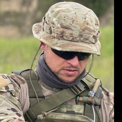 Я бодибилдер і тренер, тепер справжний воєн! і для любові до Бога і країни я вибираю службу!❤️😊Слава Україні 🇺🇦