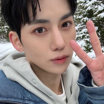 ఌ︎ for : hwang yunseong🐾 @drippin @wearedrippin #드리핀 🐹🐻🐩🐶🐧🐬(🦖)ᝰֶָ֢
