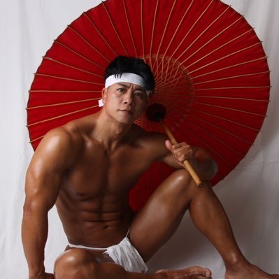 日本人初&唯一のMusclemania Classic PRO 🇯🇵日本お姫様抱っこ協会副会長👸筋肉界のラーメンマニア🍜ベンチプレス特化最強グリップシャツ『RiVeeR apparel』開発者🇯🇵