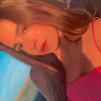 lari_rainieri's profile picture. what do we get in return
