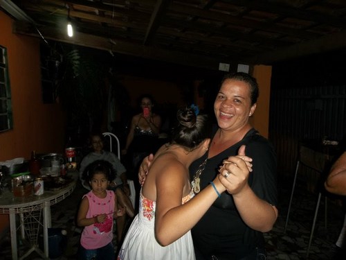 sou casada,tenho 2 filhos sou muito fezil com a vida que tenho