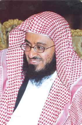 أستاذ مشارك سابقا بجامعة الإمام؛بكلية اللغة العربية بالرياض؛قسم البلاغة والنقد ومنهج الأدب الإسلامي، ومهتم بالأحوال الجوية والاجتماعية؛وعضو جمعية الطقس والمناخ.