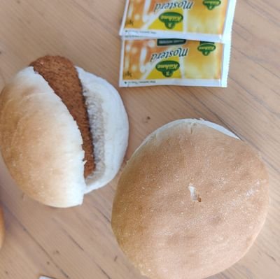 Twittert over leuke dingen - heeft een hekel aan autocorrectie - houd van echte hamburgers. Beginner in Home Assistant.